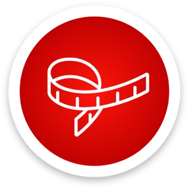 A imagem apresenta um círculo vermelho com uma borda branca, contendo o contorno branco de uma fita métrica. O fundo da imagem é branco, proporcionando um contraste limpo e simples com o círculo vermelho e o contorno branco da fita métrica.